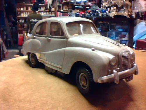 AUSTIN A40 SOMERSET ELECTRIC SCALE MODEL MADE BY VICTORY INDUSTRIES ENGLAND - 1:18 SCALE
