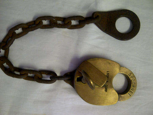 OLD SPOORNET RAILWAYS PAD LOCK WITH KEY IN GREAT CONDITION