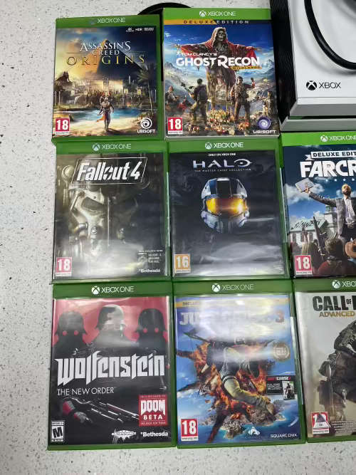 XBOX ONE WITH 12 GAMES