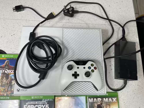 XBOX ONE WITH 12 GAMES (Open to Offers)