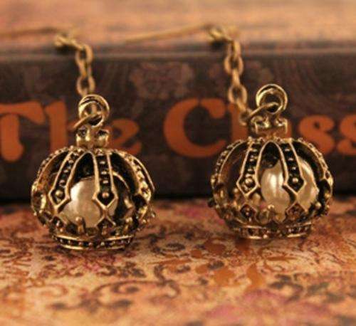 The Vintage Hollow Pearl Crowned Ear Studs