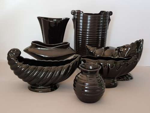 MID-CENTURY MODERN SOUTH AFRICAN STUDIO POTTERY, UNUSUAL  SHAPE GLOSSY BLACK  VASE