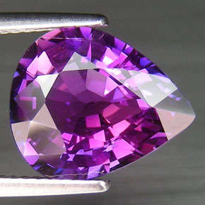 AAA+ RICH PURPLE TANZANIAN SAPPHIRE.   3.300 CTS .  BRILLIANT PEAR CUT.