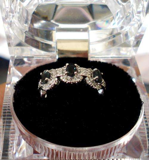 GORGEOUS BLUE & WHITE CEYLON SAPPHIRE 9K SOLID WHITE GOLD RING!
