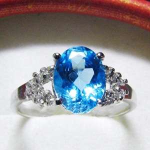 GLISTENING 9K SOLID WHITE GOLD SWISS BLUE AND WHITE TOPAZ RING! 2.750CTS