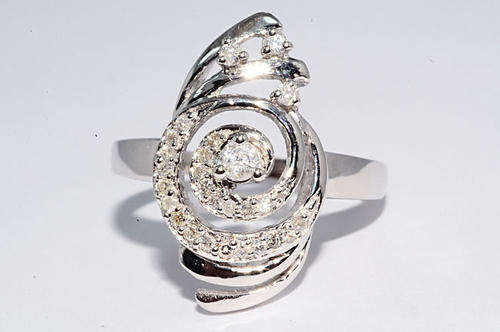 STUNNING DIAMOND DESIGNER RING SET IN SOLID STERLING SILVER! 0.400CTS VALUE : R7'776.00
