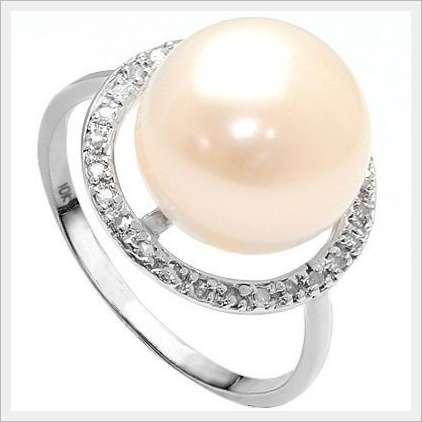 *I.S.* GORGEOUS 10K SOLID WHITE GOLD PEARL AND DIAMOND RING! 9.600CTS VALUE : R13'332.00