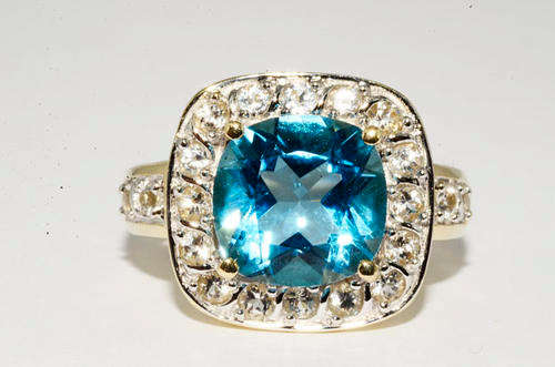 *I.S.* HEAVY 10K SOLID YELLOW GOLD BLUE AND WHITE TOPAZ RING! 4.510CTS VALUE : R14'331.00