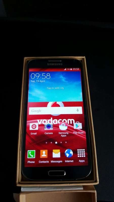 Samsung S4 - 32GB with Charger