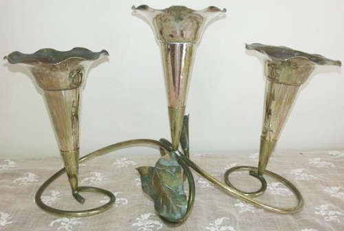 ATTRACTIVE VINTAGE / ANTIQUE ART DECO LOOKING,  TABLE CENTRE SILVER PLATED, EPERGNE WITH 3 FLUTES