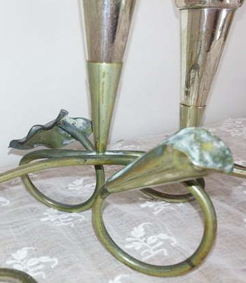 ATTRACTIVE VINTAGE / ANTIQUE ART DECO LOOKING,  TABLE CENTRE SILVER PLATED, EPERGNE WITH 3 FLUTES
