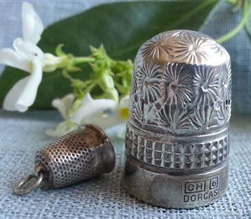 MADE IN ENGLAND 1906-1909  STERLING SILVER DORCAS THIMBLE, CHARLES HORNER DESIGN