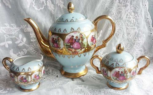 LAVISHLY GILDED WITH MORAIGE DETAIL, ARNART JAPANESE PORCELAIN DEMITASSE COFFEE SET  FOR FOUR