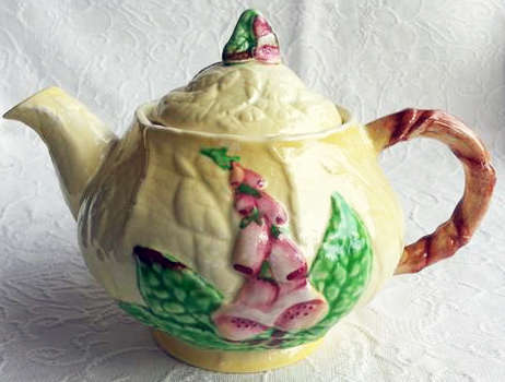 VINTAGE, CARLTON WARE TEA POT FOR TWO, LID DAMAGED, CUTE USED AS A VASE !!!