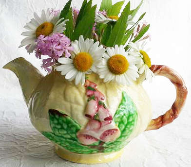 VINTAGE, CARLTON WARE TEA POT FOR TWO, LID DAMAGED, CUTE USED AS A VASE !!!