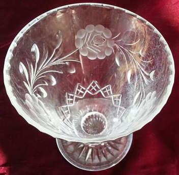 VINTAGE, LARGE HAND CUT CRYSTAL VASE WITH THE ROSE DESIGN.