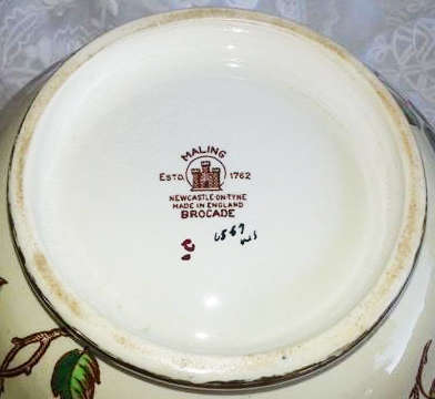 VINTAGE, HAND PAINTED, MALING FRUIT  BOWL IN THE BROCADE DESIGN, MADE IN ENGLAND.
