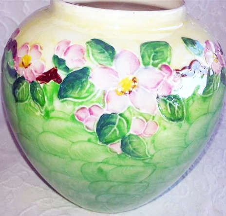 VINTAGE, HAND PAINTED, MALING FRUIT  BOWL IN THE BROCADE DESIGN, MADE IN ENGLAND.