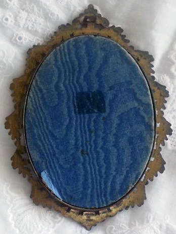 VINTAGE ITALIAN SILK PRINT OF A YOUNG GIRL, NO GLASS, BEAUTIFUL CAST BRASS ORNATE FRAME