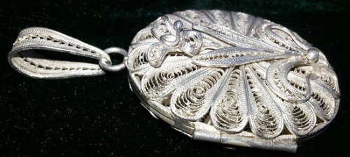 ANTIQUE SILVER 1900s DELICATE LACE LOOKING FILIGREE PERFUME LOCKET