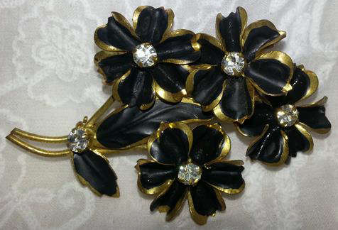 VINTAGE BROOCH, BLACK ENAMEL CLUSTER OF FLOWERS EACH PETAL WITH GILDED EDGES AND DIAMANTE CENTRES