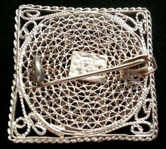 VINTAGE AND DAINTY SILVER FILIGREE NECKLACE WITH MATCHING BROOCH