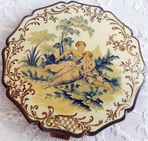 VINTAGE, STRATTON LADIES POWDER COMPACT WITH A HAND PAINTED IN ENAMELS WITH CRACKLED SURFACE
