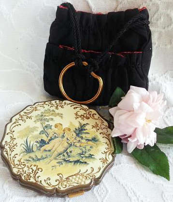 VINTAGE, STRATTON LADIES POWDER COMPACT WITH A HAND PAINTED IN ENAMELS WITH CRACKLED SURFACE