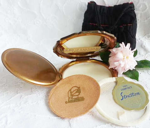VINTAGE, STRATTON LADIES POWDER COMPACT WITH A HAND PAINTED IN ENAMELS WITH CRACKLED SURFACE