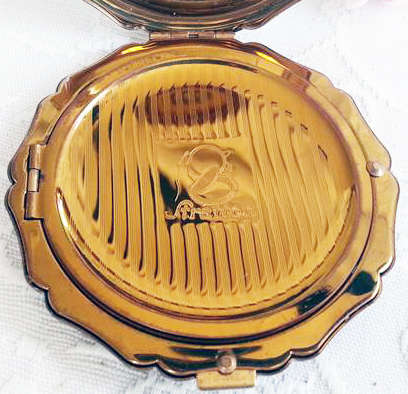 VINTAGE, STRATTON LADIES POWDER COMPACT WITH A HAND PAINTED IN ENAMELS WITH CRACKLED SURFACE