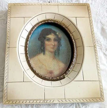 ANTIQUE, MINIATURE EDWARDIAN OLEOGRAPH  OF A YOUNG GEORGIAN BEAUTY, IN A CELLULOID FRAME