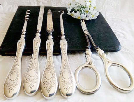 ANTIQUE, EDWARDIAN, LADIES GROOMING SET HALLMARKED SILVER, DELICATE FLORAL ETCHED HANDLES