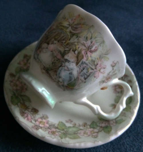 VINTAGE MINIATURE ROYAL DOULTON "SUMMER" BRAMBLY HEDGE CUP AND SAUCER 1983....PERFECT