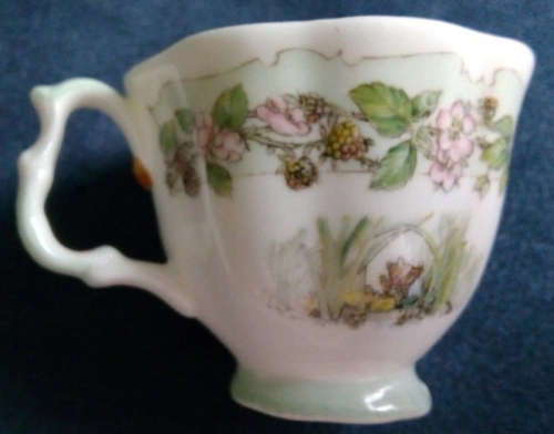 VINTAGE MINIATURE ROYAL DOULTON "SUMMER" BRAMBLY HEDGE CUP AND SAUCER 1983....PERFECT