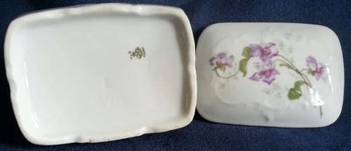 ANTIQUE 1884-1909 VICTORIAN   BOX WITH LID, POSSIBLY USED FOR LADIES HAIR PINS WITH VIOLET DESIGN