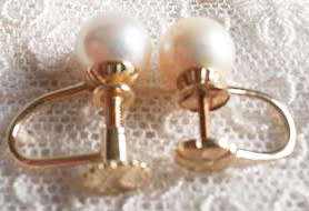 VINTAGE PEARL SCREW ON EARRINGS SET IN 10kt GOLD