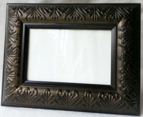 STYLISH  BRONZE COMPOSITE PHOTOGRAPH FRAME, WITH GLASS INSERT.