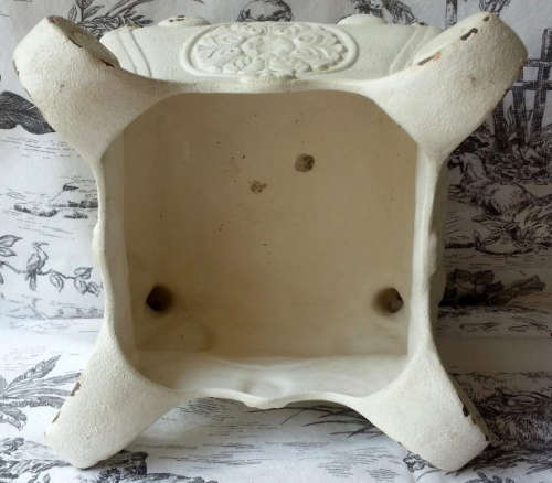 ATTRACTIVE, PAINTED OFF WHITE, ANTIQUED METAL POT PLANT HOLDER ON FOUR LEGS.