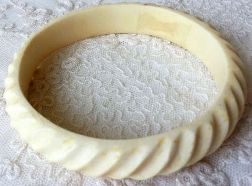 VINTAGE HAND CARVED IVORY / BONE  ? BANGLE