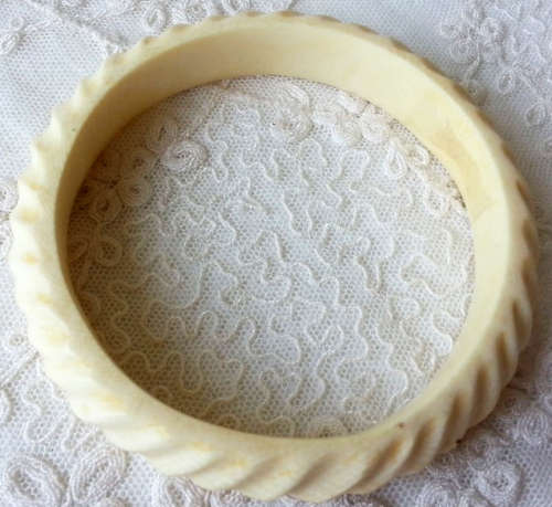 VINTAGE HAND CARVED IVORY / BONE  ? BANGLE