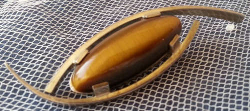 BEAUTIFUL VINTAGE TIGERS EYE BROOCH SET IN 825 MARKED SILVER....EXCELLENT CONDITION.