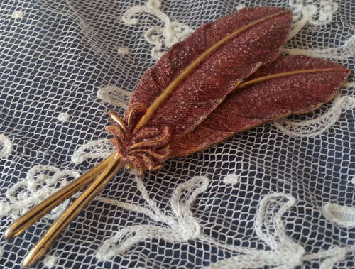 LARGE GERMAN MADE, VINTAGE ENAMEL AND GOLD PLATED ? BROOCH WITH A FEATHER DESIGN