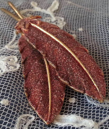 LARGE GERMAN MADE, VINTAGE ENAMEL AND GOLD PLATED ? BROOCH WITH A FEATHER DESIGN
