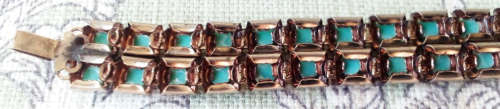 DAINTY LADIES, DOUBLE STRAND BRACELET TORQUOISE LOOKING GLASS STONES SET IN A SILVER TONE METAL
