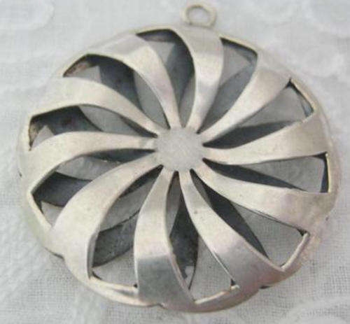 UNUSUAL AND INTERESTING SILVER PENDANT, TESTS POSITIVE FOR SILVER.