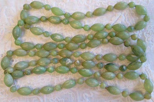 VINTAGE CELLULOID, MINT GREEN BEADED NECKLACE. CELLULOID WAS ONE OF THE FIRST PLASTICS !!!