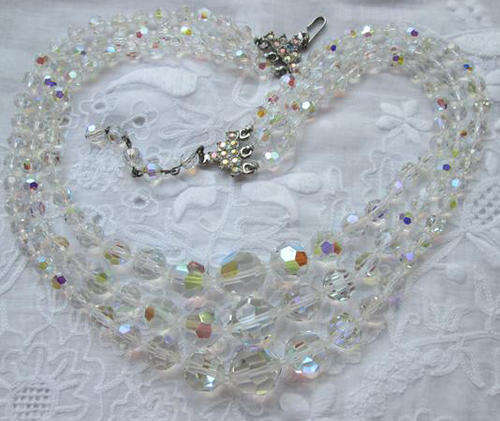 VINTAGE, THREE STRAND, CRYSTAL NECKLACE IN GREAT CONDITION.