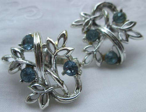 CORO, VINTAGE SILVER TONE EARINGS, SET WITH BLUE GLASS STONES