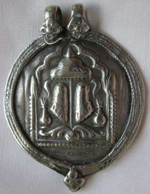 BOLD AND INTERESTING, HAND CRAFTED, SILVER PENDANT, 14gr
