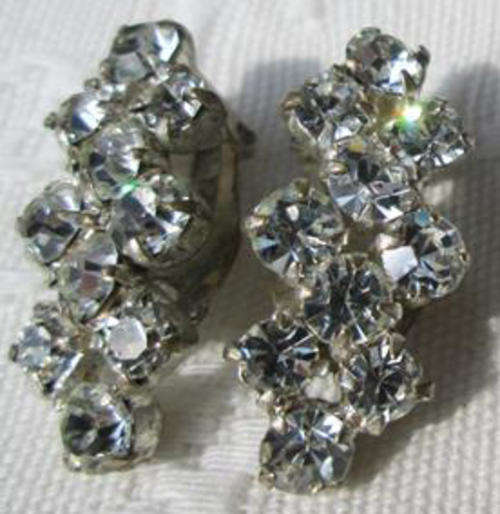 VINTAGE, DIAMANTE CLIP ON EARRINGS.